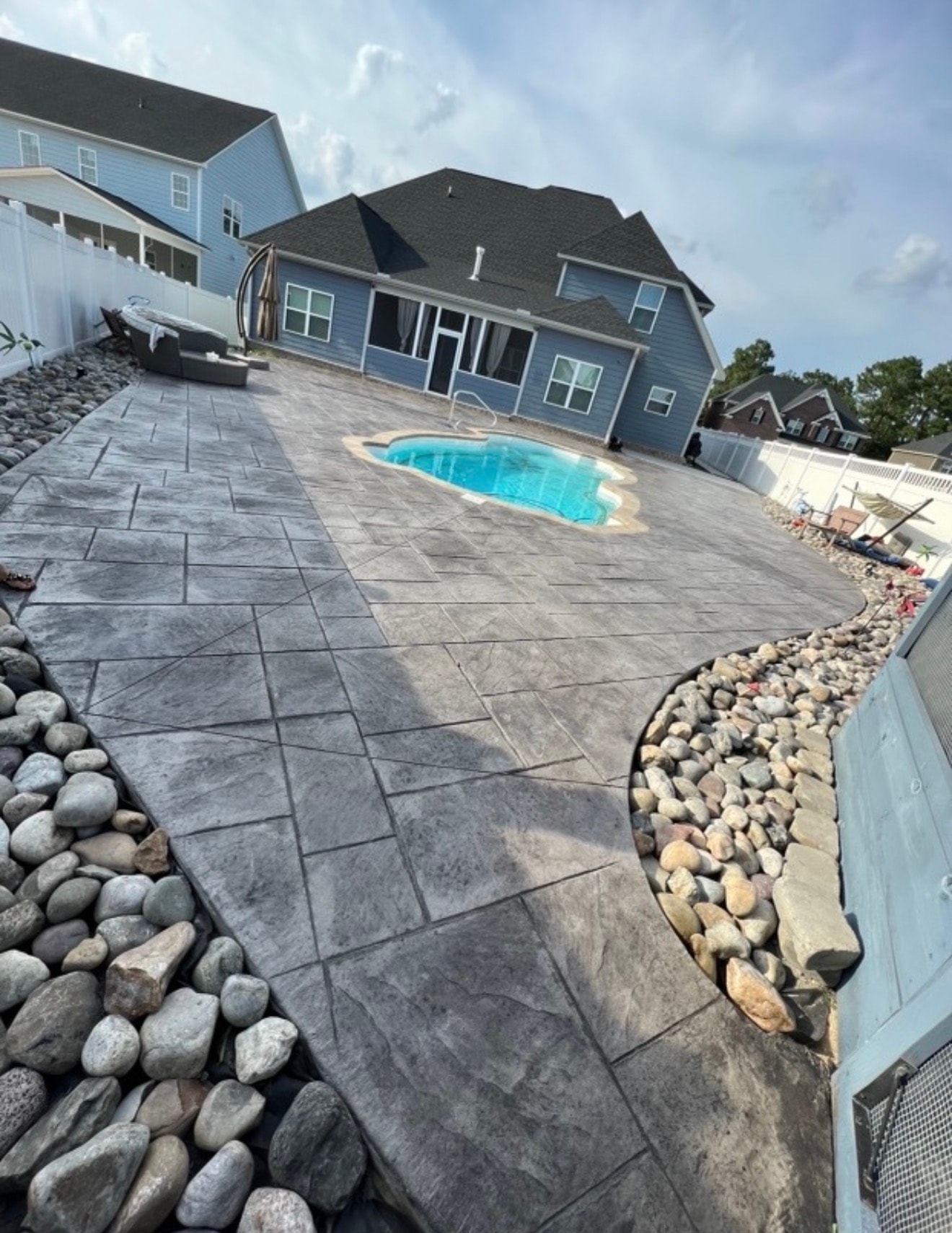 Outdoor fire pit
